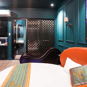 Silk Near Tan Son Nhat Airport Отель