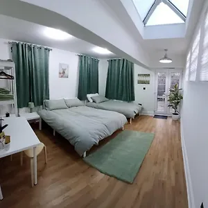 Bed & Breakfast Croftons House