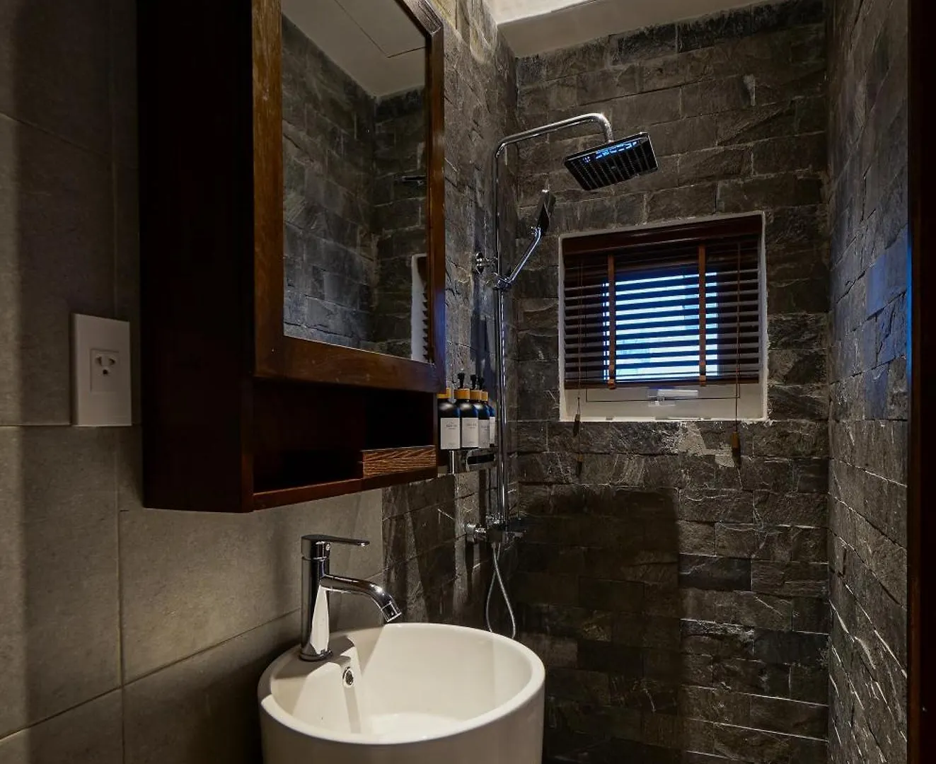 Nexus House Nguyen Binh Khiem 호텔 호치민 3*,